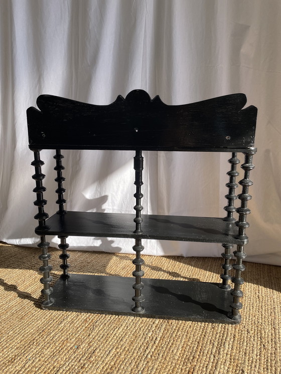 Image 1 of Vintage gedraaide houten volkskunst spoelhouder