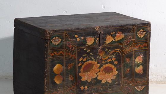 Baule antico dipinto in legno di pino – Cina, circa 1900 – Armadi contenitori, Iron (photo 3 of 40)