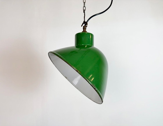 Image 1 of Industriële Britse hanglamp van groen emaille, jaren 60