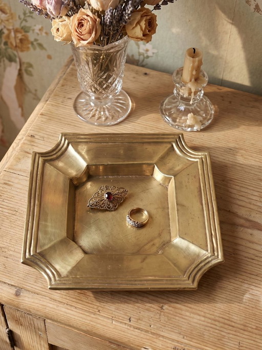 Portagioie o posacenere in ottone in stile Art Déco, con decorazioni geometriche, anni '30-'40.