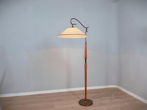 Image 1 of Osvaldo Borsani adjustable floor lamp brass & cherry wood 1950s