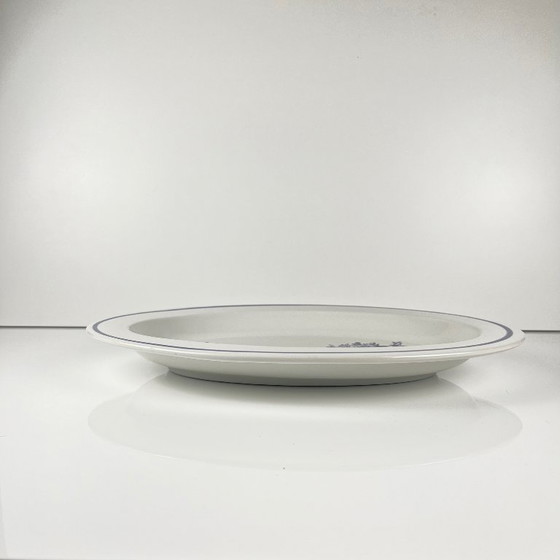 Image 1 of Grande piatto ovale bianco e blu, motivo di uccelli e fiori