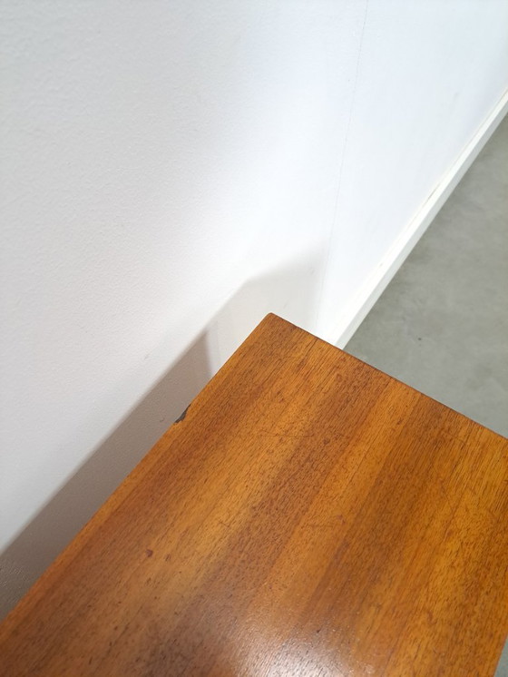 Image 1 of Klein kastje met zwarte hoge poten en 2 deuren