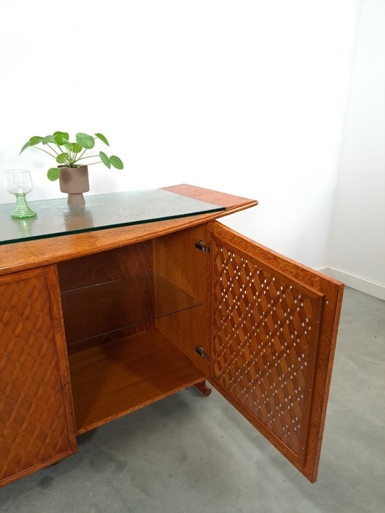 Image 1 of Bar dressoir met uitschuifbare bar en glazen blad