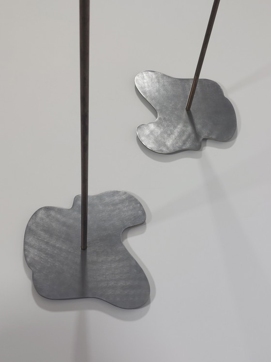 Image 1 of Een paar postmoderne metalen vintage vloerlampen van de kunstenaar