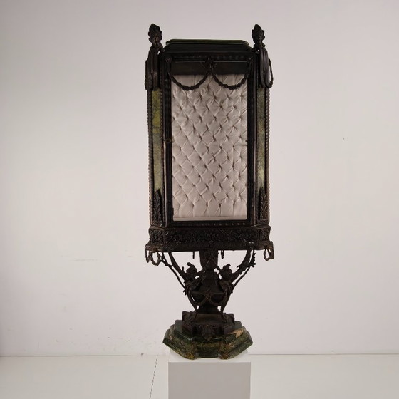 Image 1 of Vetrina continentale in stile Luigi XIV in zinco fuso e marmo verde – inizio XX secolo