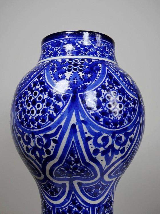 Image 1 of Large Moroccan vase/jar, Fez, handmade Khabia ceramic, 19th-20th century, cobalt