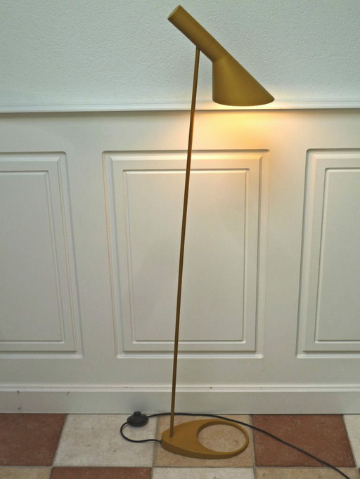 Louis Poulsen AJ STAANDE VLOERLAMP WARM GEEL Z.G.A.N.