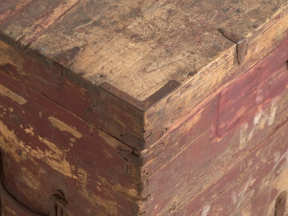 Baule cinese antico dipinto in legno di pino – Cina, circa 1920 – Armadi contenitori, Industrieel (photo 16 of 40)