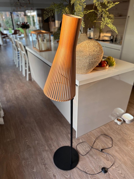 Image 1 of Lampada Secto Staande nera notenhout 