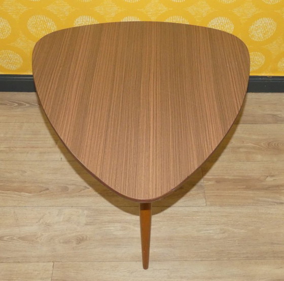 Image 1 of 50er 60er Cocktailtisch Dreibein Tisch Resopal Teak Optik Klassiker Nierentisch 