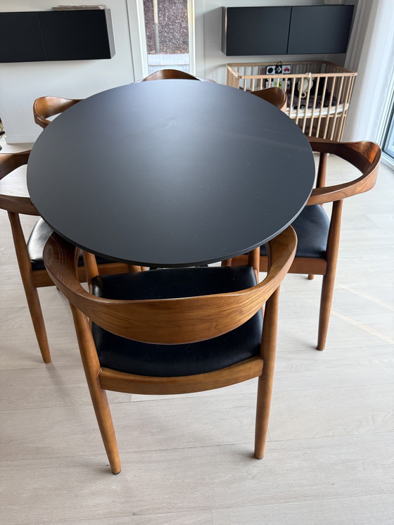 Image 1 of Ovaler Designtisch