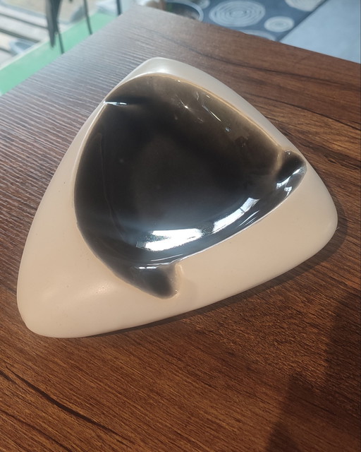 Biomorpher Keramikaschenbecher aus den 1950er Jahren

