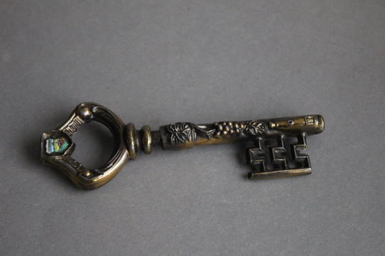 Image 1 of Cavatappi vintage in metallo a forma di chiave antica, riccamente decorato, pesante