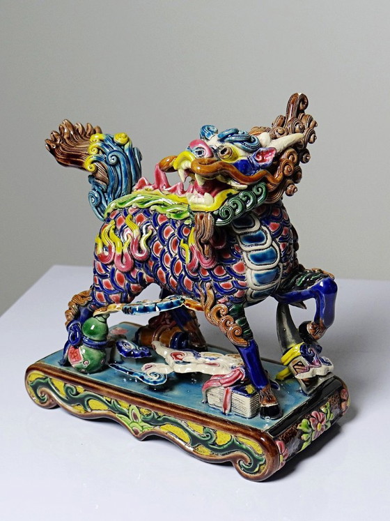 Gesigneerde Chinese polychrome geëmailleerde Jiaozhi keramiek Qilin/Kylin met doos – Vintage (photo 11 of 15)