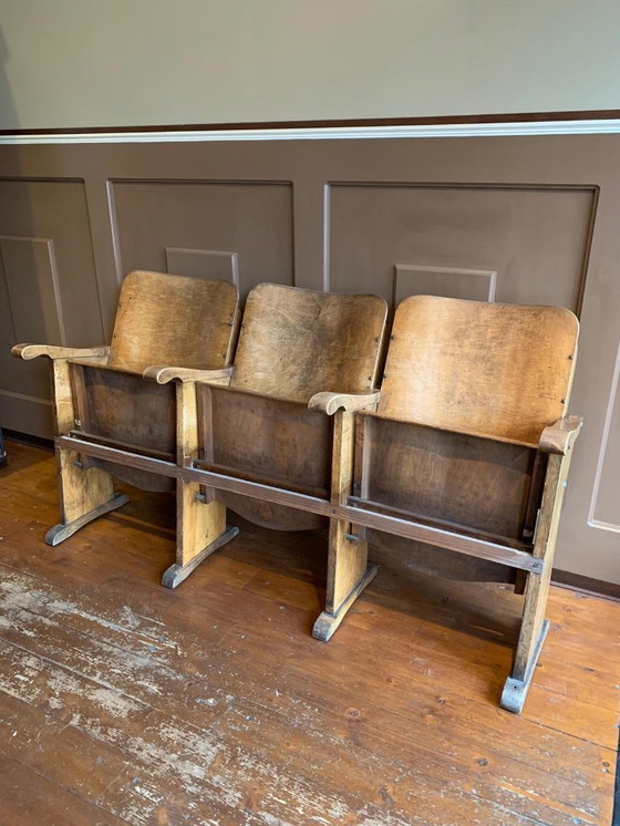 Image 1 of Bioscoopstoelen 3 stukt hout mooie patine
