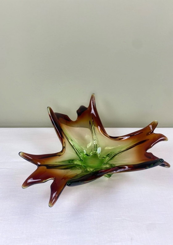 Große skulpturale Schale aus mundgeblasenem Glas – Dekorative Objekte (photo 9 of 10)