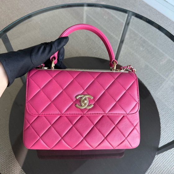 Image 1 of Borsa Chanel Trendy CC piccola - Pelle di agnello trapuntata rosa acceso con finiture dorate, serie 26