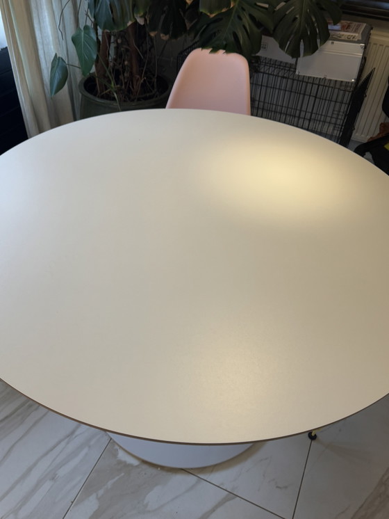 Image 1 of Artifort circle tafel 