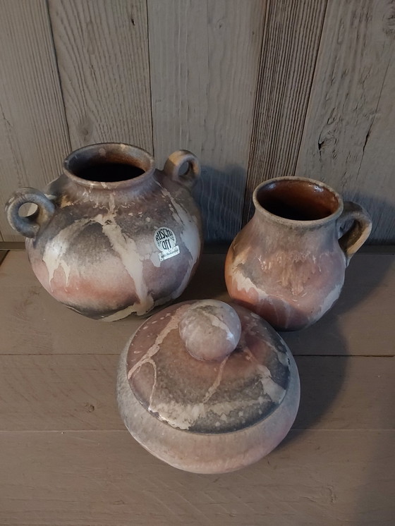 Image 1 of Das Ruscha Art Set besteht aus 2 Krügen und einem Einmachglas mit Deckel.