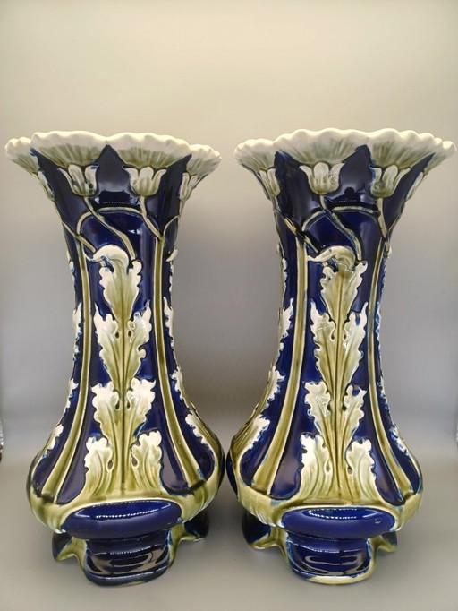 Paire de vases en majolique belge signée De Bruyn, La Louvière, vers 1900