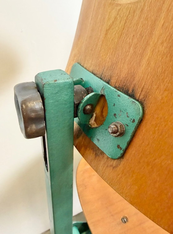 Chaise d'atelier industrielle vert foncé, années 1950 – Tabourets, Iron (photo 17 of 18)