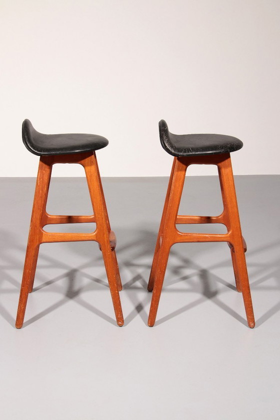 Image 1 of Taburete de bar de diseño en madera y cuero negro de Erik Buch 1960