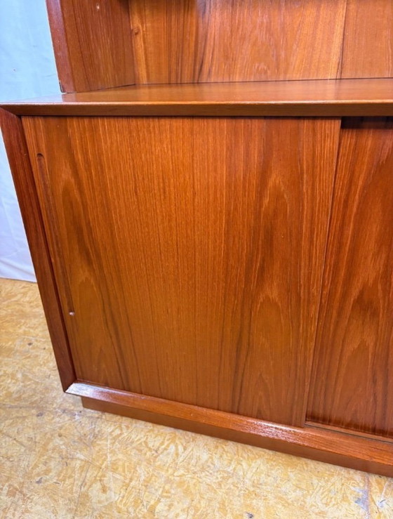 Image 1 of Mueble de pared/librería retro de teca de mediados de siglo de Poul Hundevad (años 60). Un fantástico y elegante mueble de pared