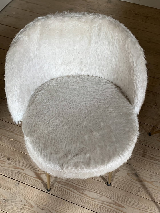 Image 1 of Poltrona da cocktail vintage bianca e pelosa