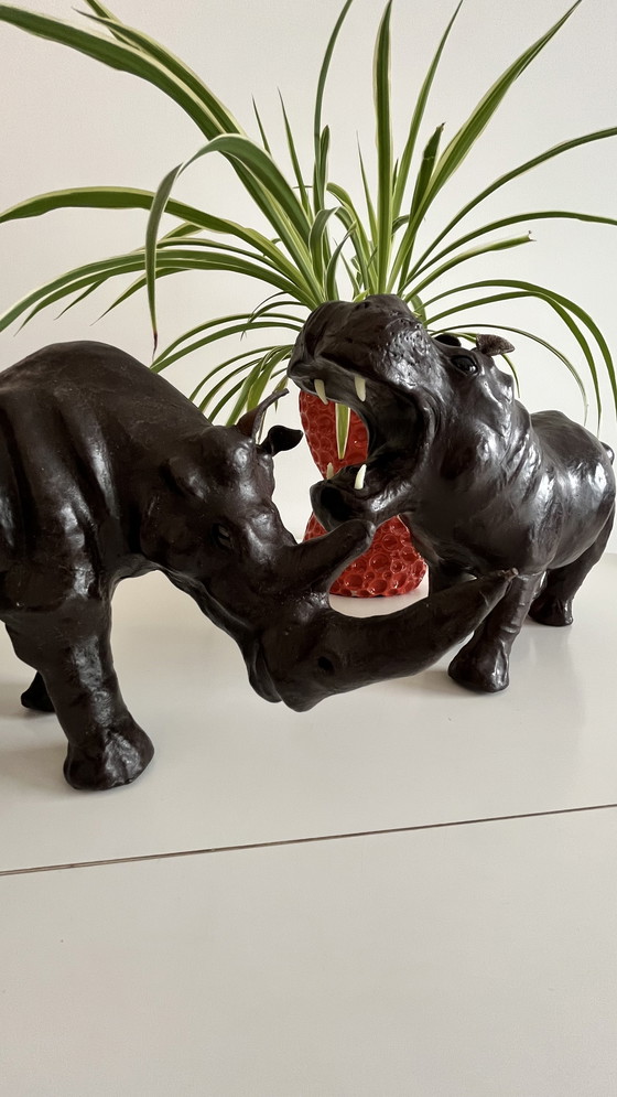 Image 1 of Set di due statue di animali vintage in pelle - Ippopotamo e Rinoceronte - nello stile di Omersa