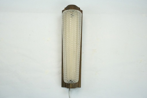 Grande applique simple Art Déco en laiton et plexiglas. Italie, années 1930