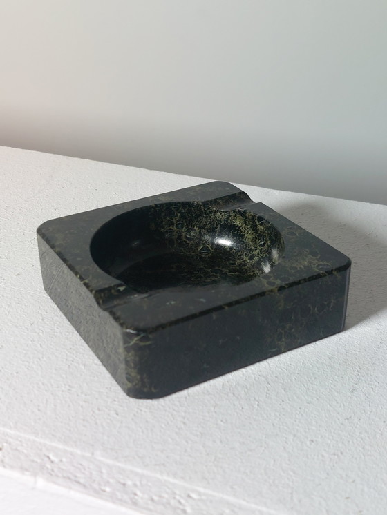 Image 1 of Elegante posacenere in marmo vintage nero fatto a mano