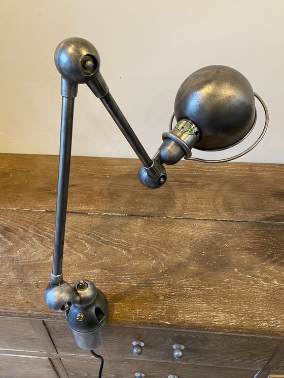 Image 1 of Lampe de bureau Jieldé jielde 2 bras de 40cm et 25cm avec base étau graphite industriel Jean Louis Domecq 1950 vintage