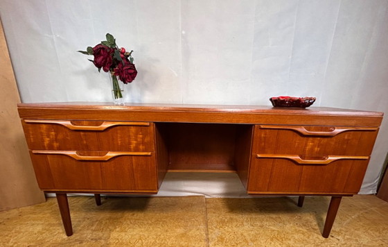 Image 1 of Bureau rétro vintage en teck du milieu du siècle par Stonehill (1960) Design intemporel – Rangement élégant – Artisanat britanni