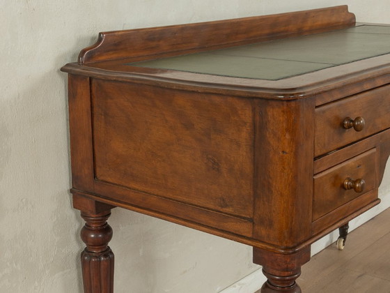 Image 1 of Scrivania in stile vittoriano degli anni '50