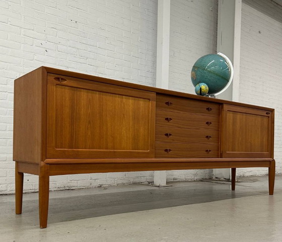 Image 1 of Deens teak dressoir H.W. Klein Bramin