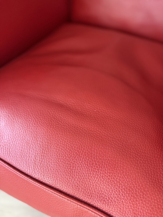 Image 1 of 2 vintage LC2 Le Corbusier stoelen in rood leer, Italië, jaren 80