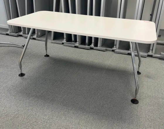 Image 1 of Tavolo Vitra Ad Hoc 160 cm bianco di Antonio Citterio