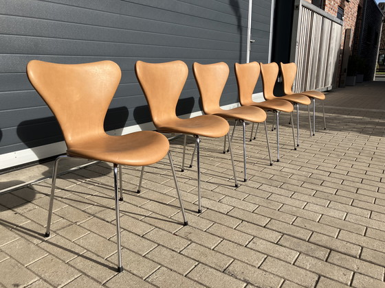 Image 1 of Sedie Butterfly serie 7 di Fritz Hansen in pelle Camel NUOVE!!