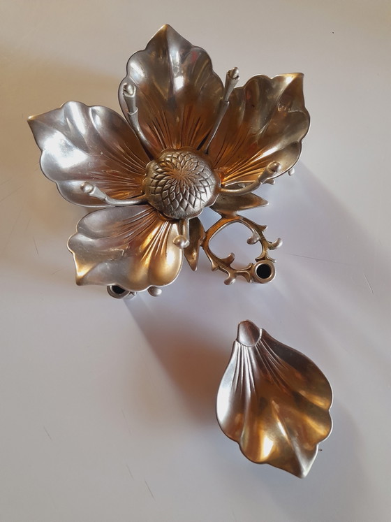 Silver-plated metal flower ashtray, 1970s – Decorative Objects (photo 7 of 7)