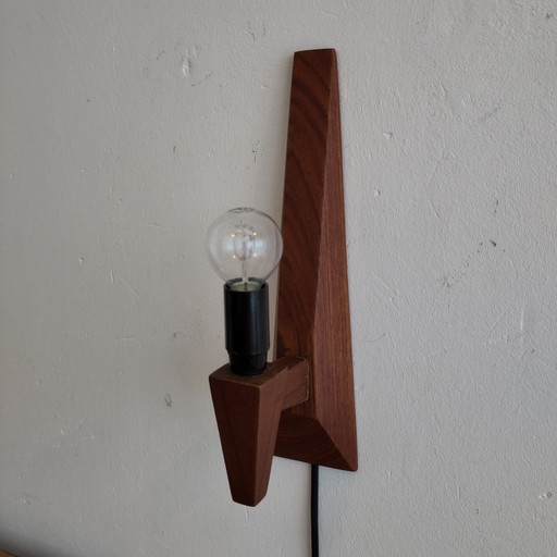 Dänische Teakholz-Wandlampe aus der Mitte des 20. Jahrhunderts