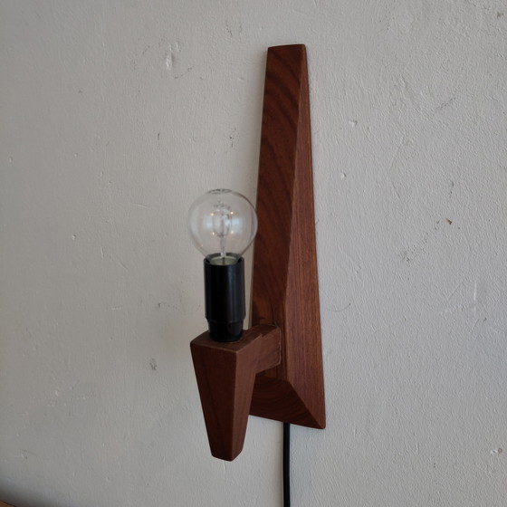 Image 1 of Dänische Teakholz-Wandlampe aus der Mitte des 20. Jahrhunderts
