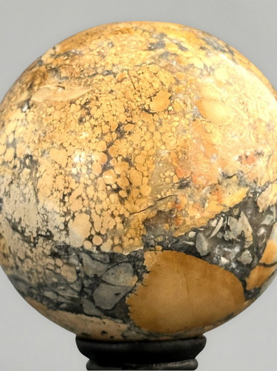 Image 1 of Par de esferas de jaspe Maligano: escultura mineral sobre pedestales.