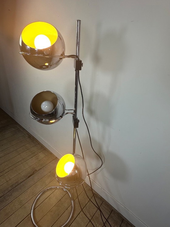 Image 1 of Vintage vloerlamp in ruimtetijdstijl met "oogbol" en 3 chromen bollen, jaren 70.