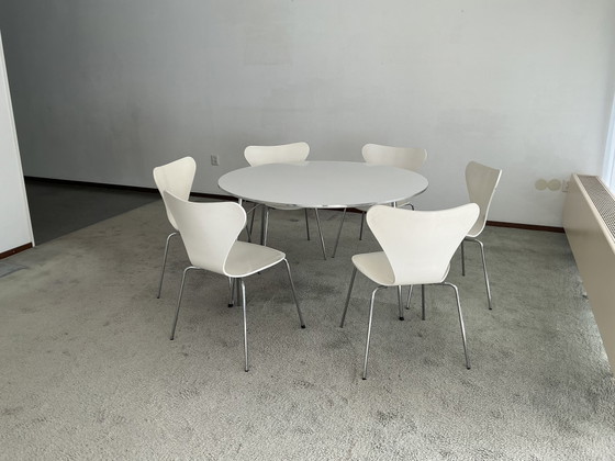 Image 1 of Fritz Hansen - Model 3600 round dining table - white - 1978 - Arne Jacobsen = MUST GO QUICKLY !