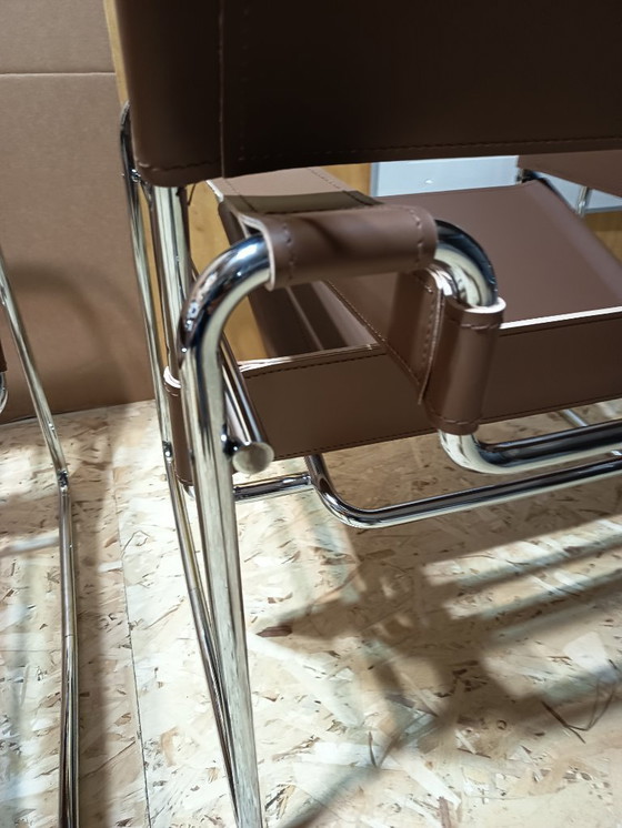 Image 1 of Poltrone Knoll Wassily B3 2 nuove/usate in pelle color noce di Marcel Breuer € 4.400