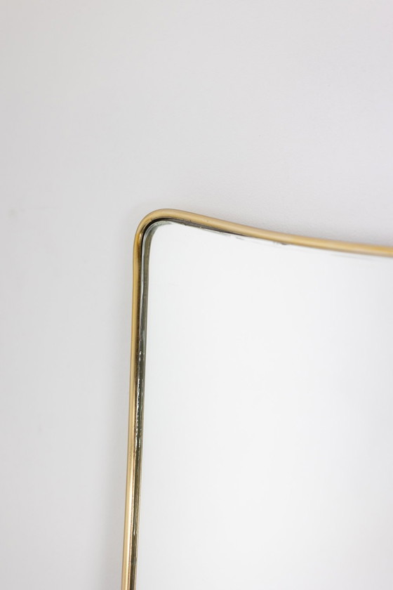 Image 1 of Coppia di specchi stretti in ottone dorato. Circa 1970.