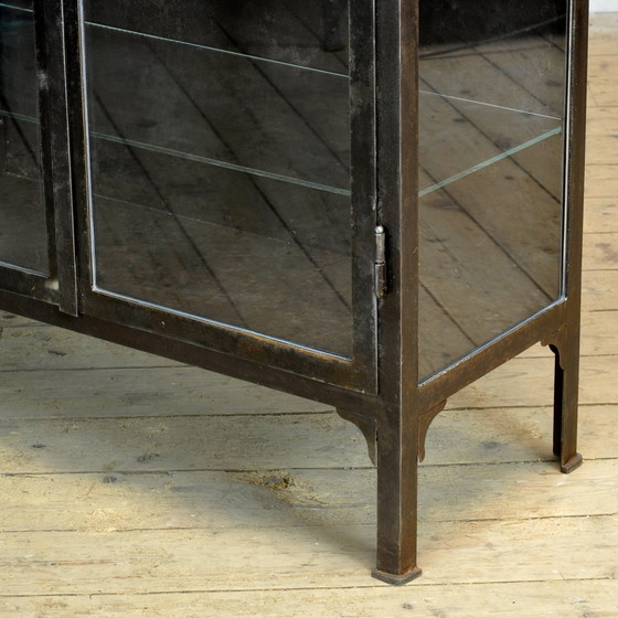 Image 1 of IJzeren medisch kabinet, jaren 1930