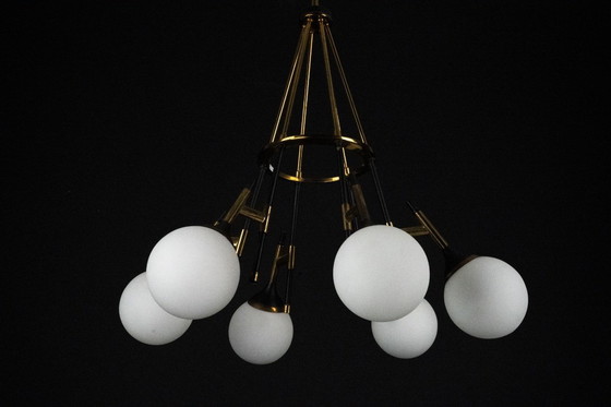 Image 1 of Rara lámpara Stilnovo de los años 50 con globos de cristal opalino. Italia