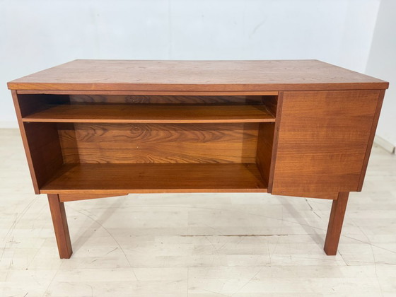 Image 1 of Bureau uit het midden van de vorige eeuw / Deens teakhouten bureau / vintage bureau / bureau uit de jaren 60